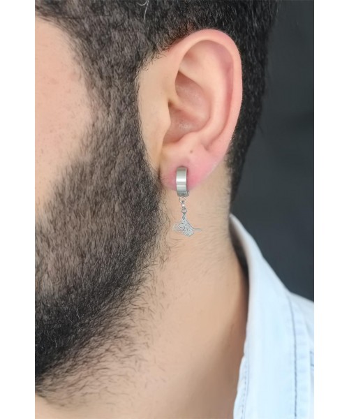 Silver Renk Kaplama Osmanlı Tuğra Figürlü Kıstırmalı Çelik Erkek Küpe Silver Renk Kaplama Osmanlı Tuğra Figürlü Kıstırmalı Çelik Erkek Küpe