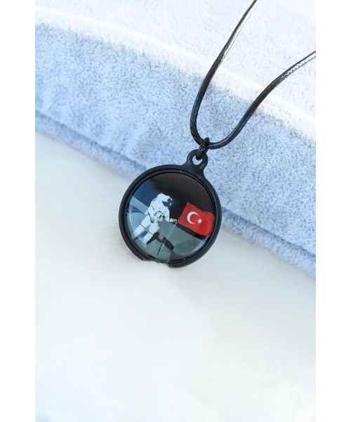 Türk Bayraklı Astronot Siyah Deri İpli Kolye