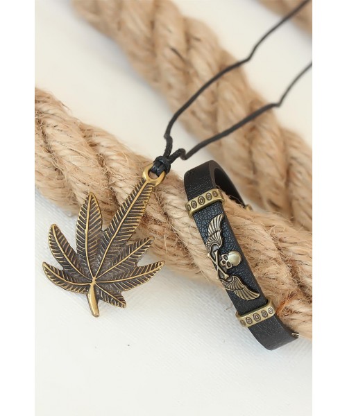 Yapraklı Kolye Ve Kuru Kafalı Deri Bileklik Kombini