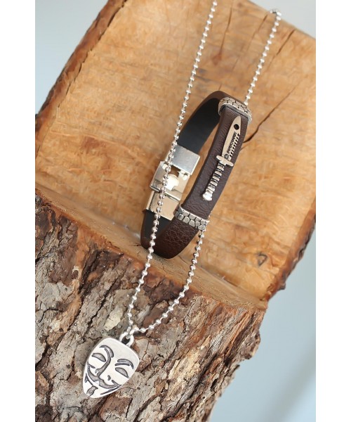 Vendetta Metal Kolye Ve Bıçaklı Deri Bileklik Kombini Vendetta Metal Kolye Ve Bıçaklı Deri Bileklik Kombini